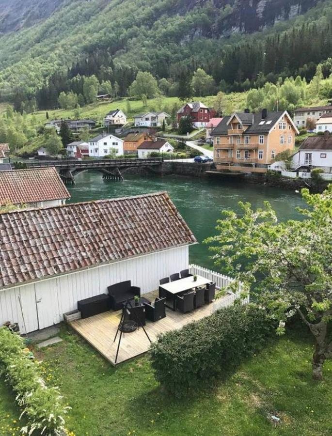 Stryn - House By The River Εξωτερικό φωτογραφία