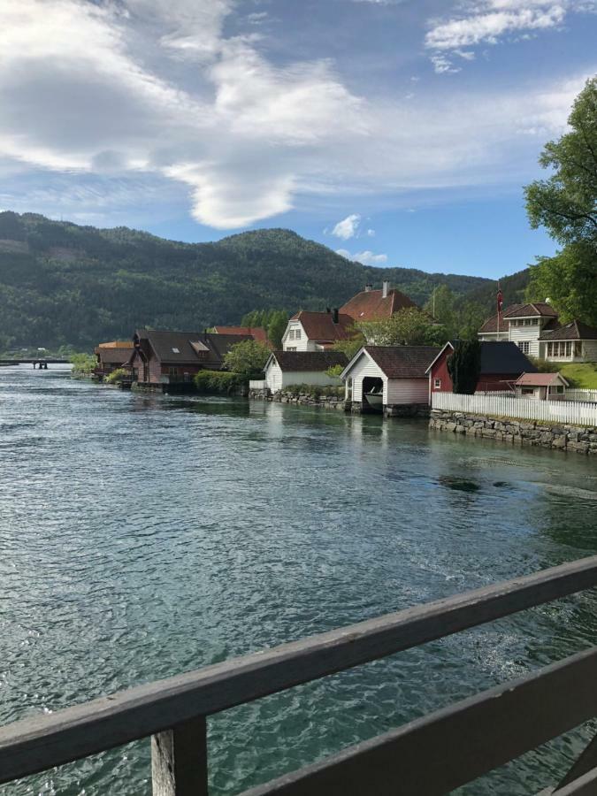 Stryn - House By The River Εξωτερικό φωτογραφία